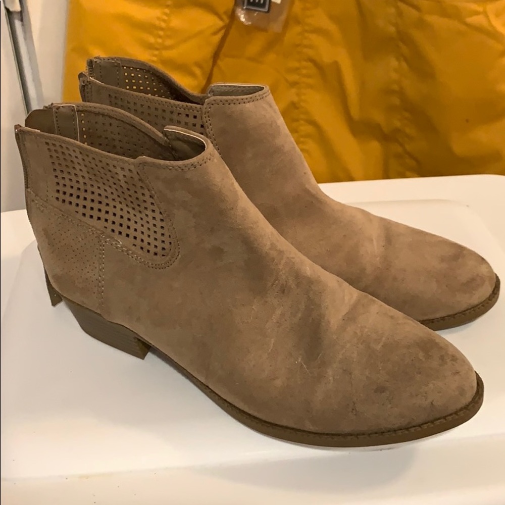Justice Size 7 girl and womens taupe ankle booties